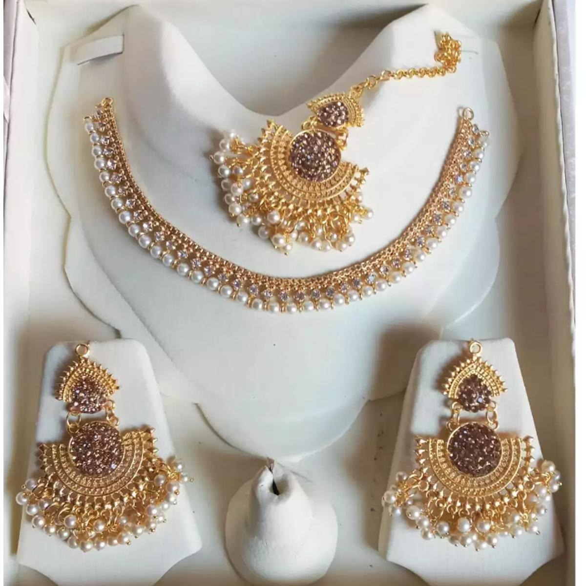 New Stylish Chokker Set In Unique Metal For Girls